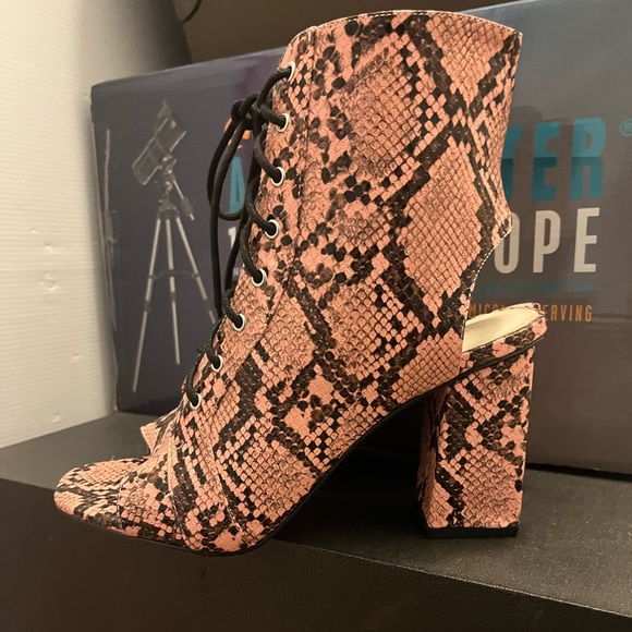 Kendall + Kylie Square Heel Shoes - Picture 2 of 6